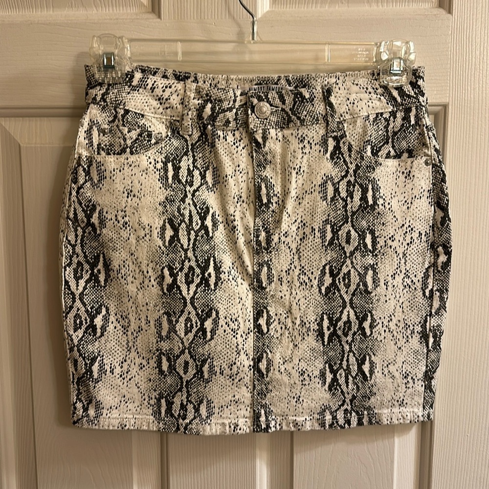 🚨Snakeskin Print Denim Skirt